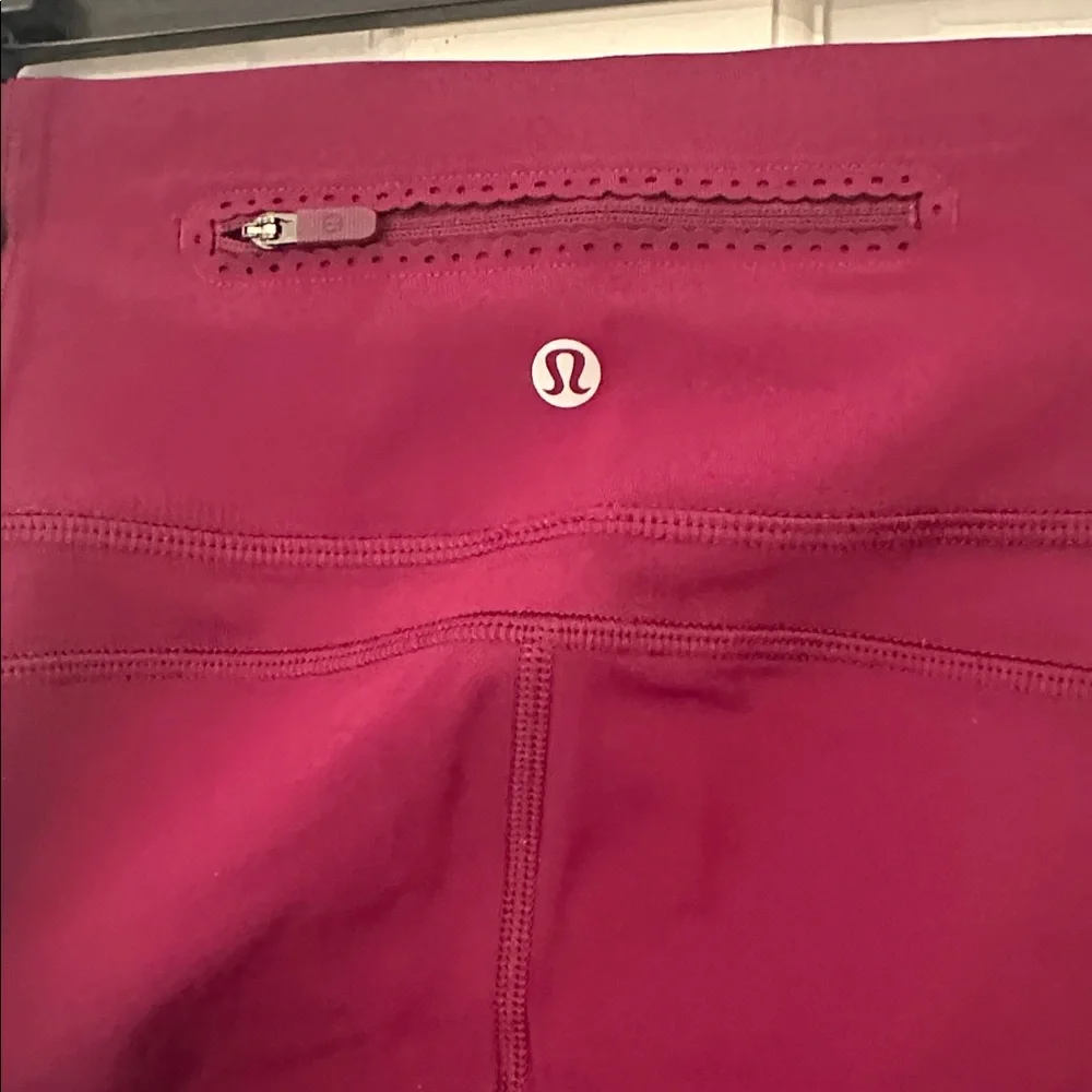 Lululemon Eggplant High-Waisted Cropped Leggings size 4‎ EUC